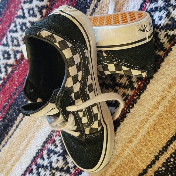 Vans - Picture 3 of 3